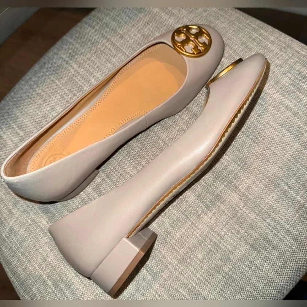 Tory Burch Women's Gray Leather Benton Flats. NEVER WORN - Picture 2 of 3